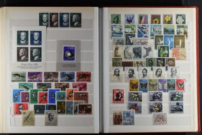 YUGOSLAVIA, FINE COLLECTION 1918-69 UNUSED WITH MANY BETTER IN  STOCK BOOK, MOSTLY NEVER HINGED <i>JUGOSLAWIEN, feine Sammlung 1918–1969 ungebraucht in Steckbuch, mit vielen besseren Ausgaben, meist postfrisch.</i> - Image 7