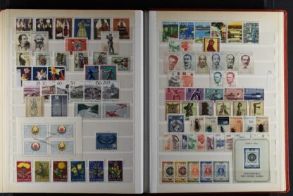 YUGOSLAVIA, FINE COLLECTION 1918-69 UNUSED WITH MANY BETTER IN  STOCK BOOK, MOSTLY NEVER HINGED <i>JUGOSLAWIEN, feine Sammlung 1918–1969 ungebraucht in Steckbuch, mit vielen besseren Ausgaben, meist postfrisch.</i> - Image 6