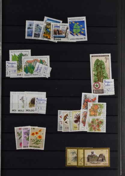 TWO STOCKBOOKS MOSTLY TOPICAL STAMPS AS IS / <i>Zwei Einsteckbücher mit meist thematischen Marken meist postfrisch, angeboten wie besehen</i> - Image 10