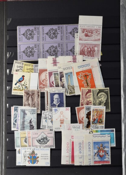 TWO STOCKBOOKS MOSTLY TOPICAL STAMPS AS IS / <i>Zwei Einsteckbücher mit meist thematischen Marken meist postfrisch, angeboten wie besehen</i> - Image 15