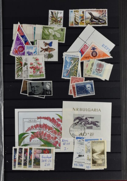 TWO STOCKBOOKS MOSTLY TOPICAL STAMPS AS IS / <i>Zwei Einsteckbücher mit meist thematischen Marken meist postfrisch, angeboten wie besehen</i> - Image 26