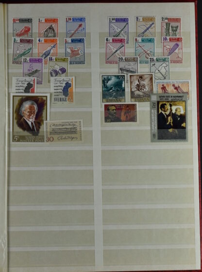 TWO STOCKBOOKS MOSTLY TOPICAL STAMPS AS IS / <i>Zwei Einsteckbücher mit meist thematischen Marken meist postfrisch, angeboten wie besehen</i> - Image 45