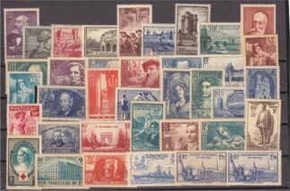 FRANCE, GOOD GROUP PREWAR, NEVER HINGED 1935-37 <i>Frankreich, gutes Lot Vorkriegsausgaben 1935–1937, postfrisch