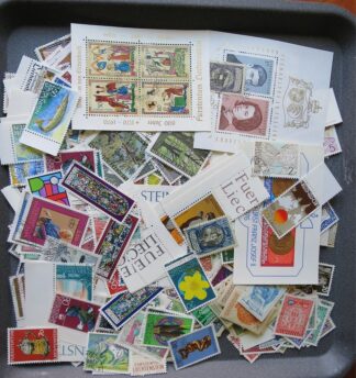 LIECHTENSTEIN, 500+ DIFFERENT STAMPS, NICE COLLECTION /<i>LIECHTENSTEIN, über 500 verschiedene Briefmarken, schöne Sammlung</i>
