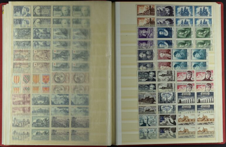 FRANCE, COLLECTION BLOCKS OF 4 NEVER HINGED <i>Sehr schöne Sammlung Frankreich in Viererblocks, postfrisch, Yvert-Katalogwert €5’200</i>